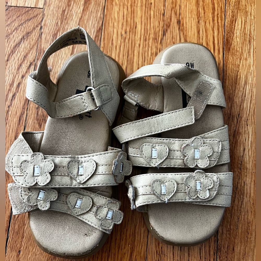 Little girls Smart Step Sandals tan/ hearts/flowers/Velcro close size 9W